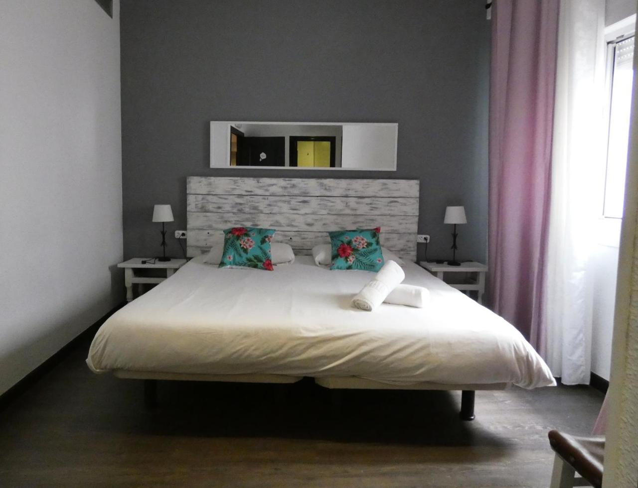 Oasis Backpackers' Toledo Hostel Bagian luar foto
